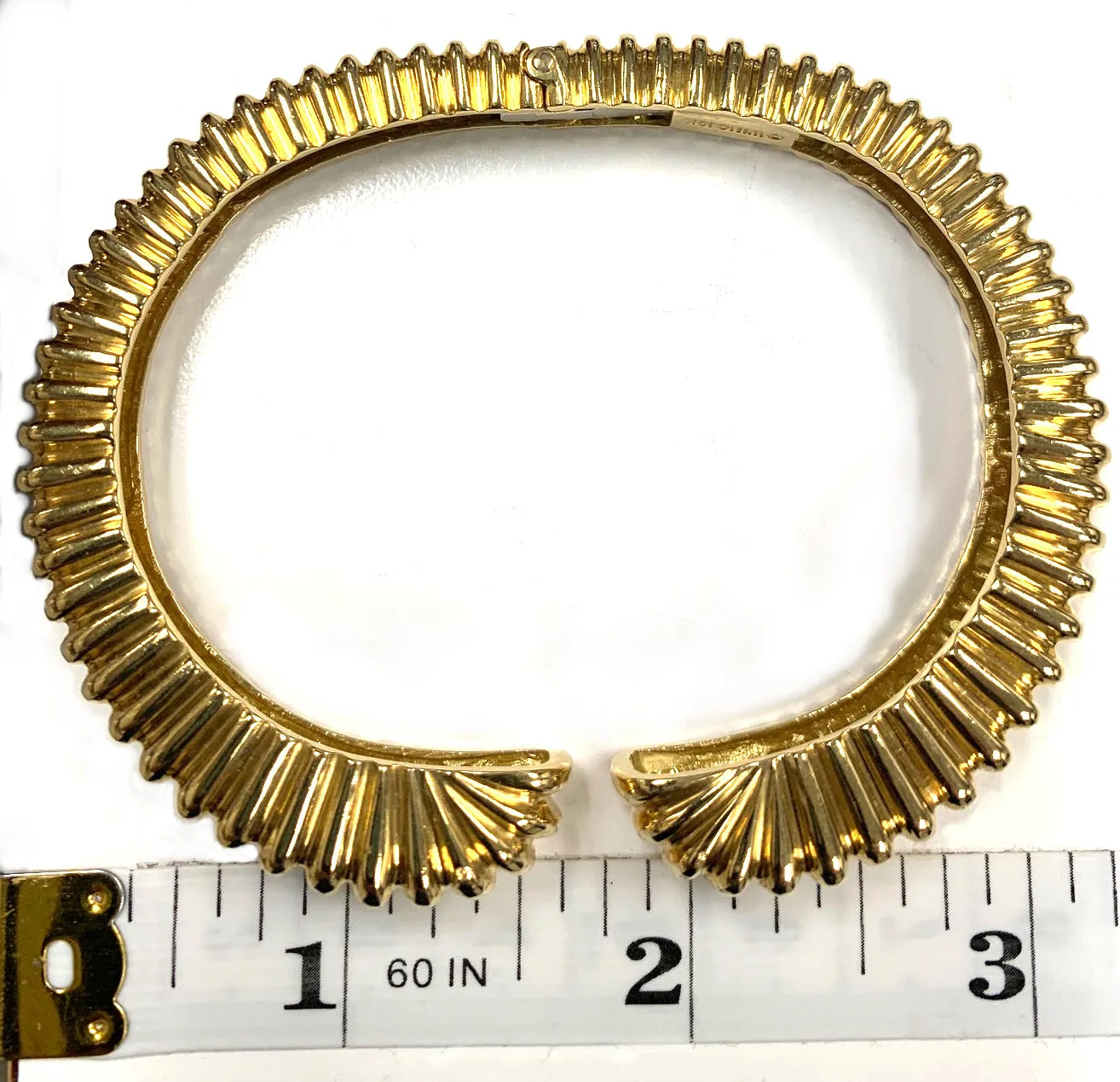 18K Yellow Gold Hinged Bangle Bracelet