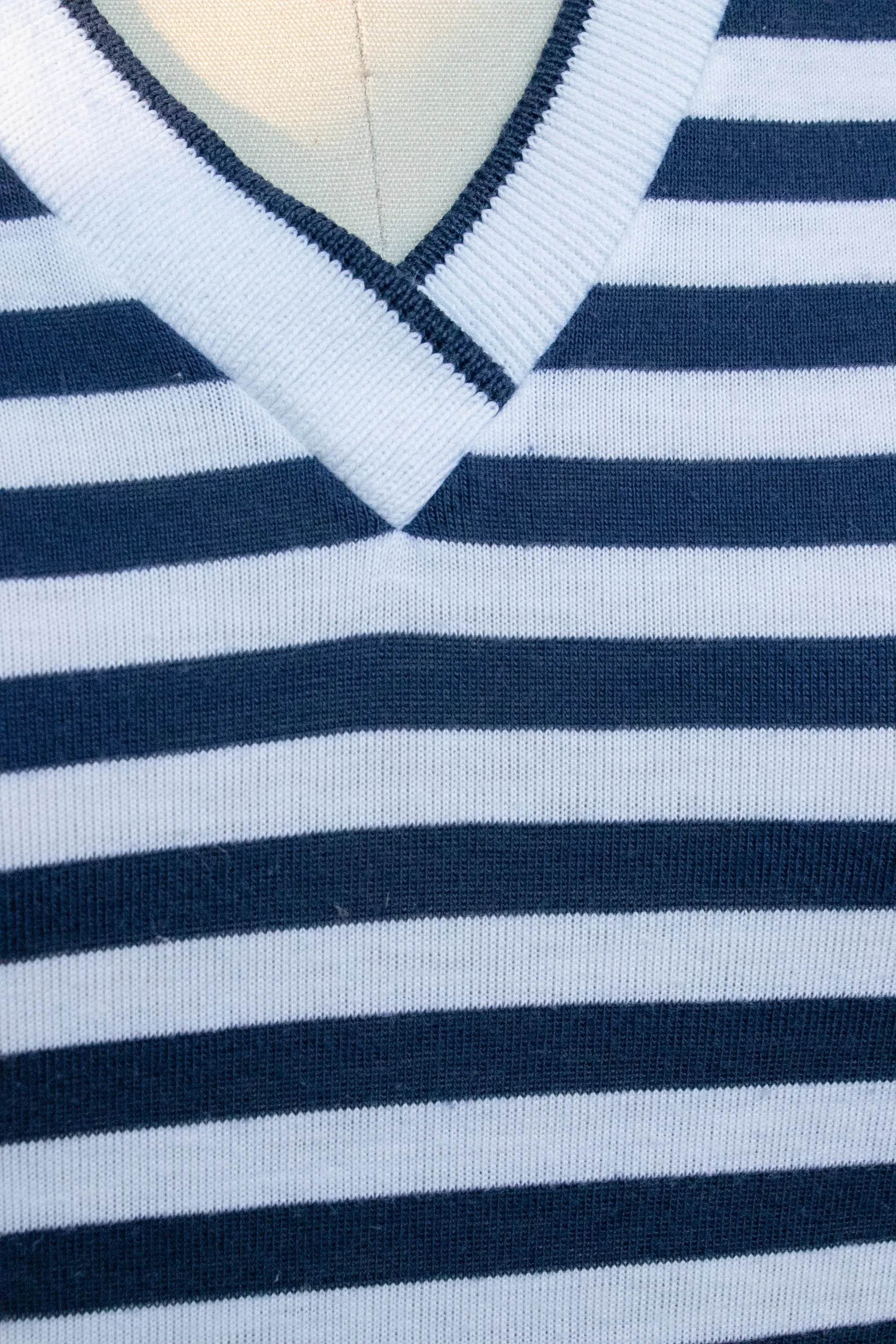 1970s Tank Top Striped Knit V Neck Sleeveless Tee S