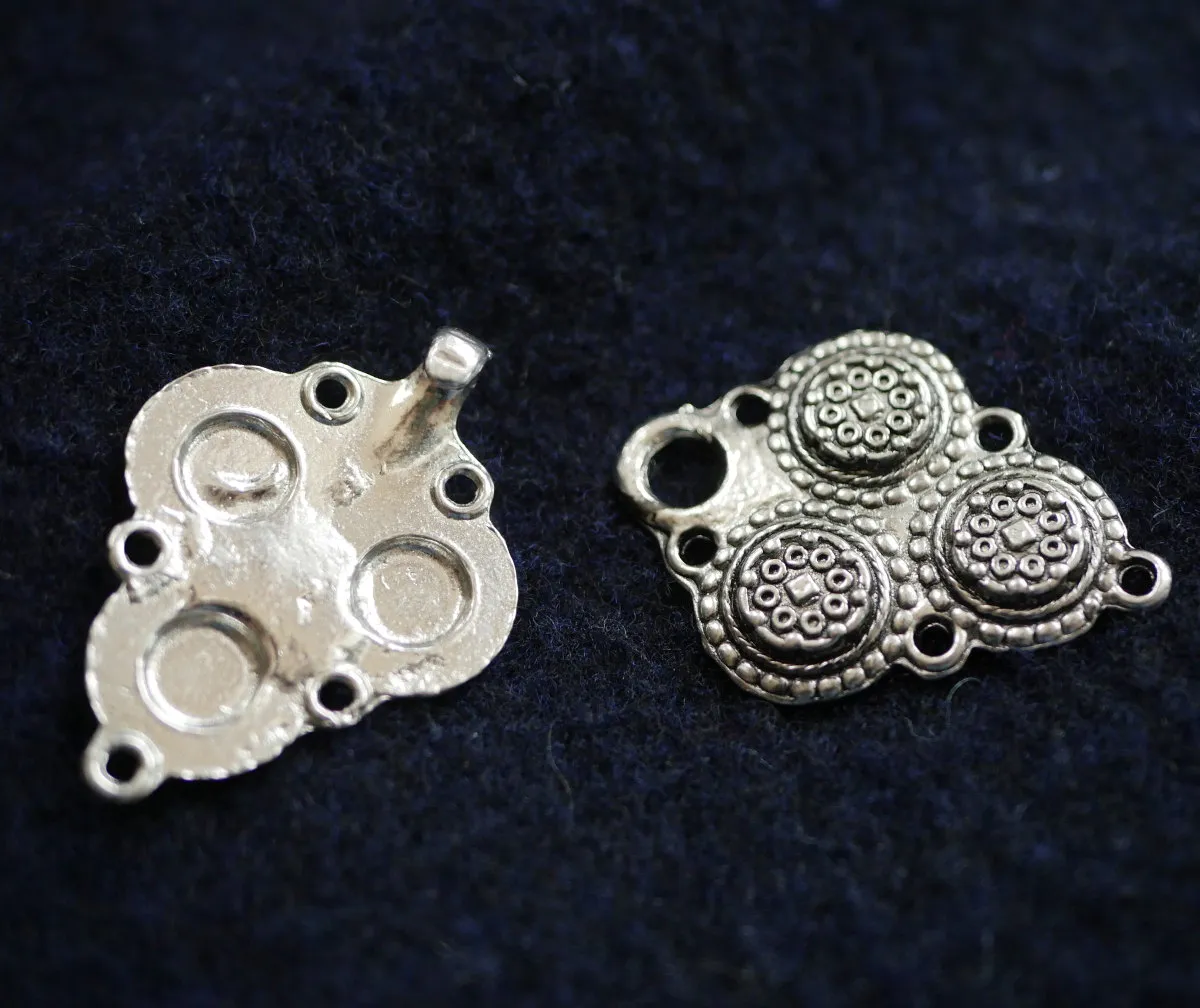 Cloak Clasps  Style C